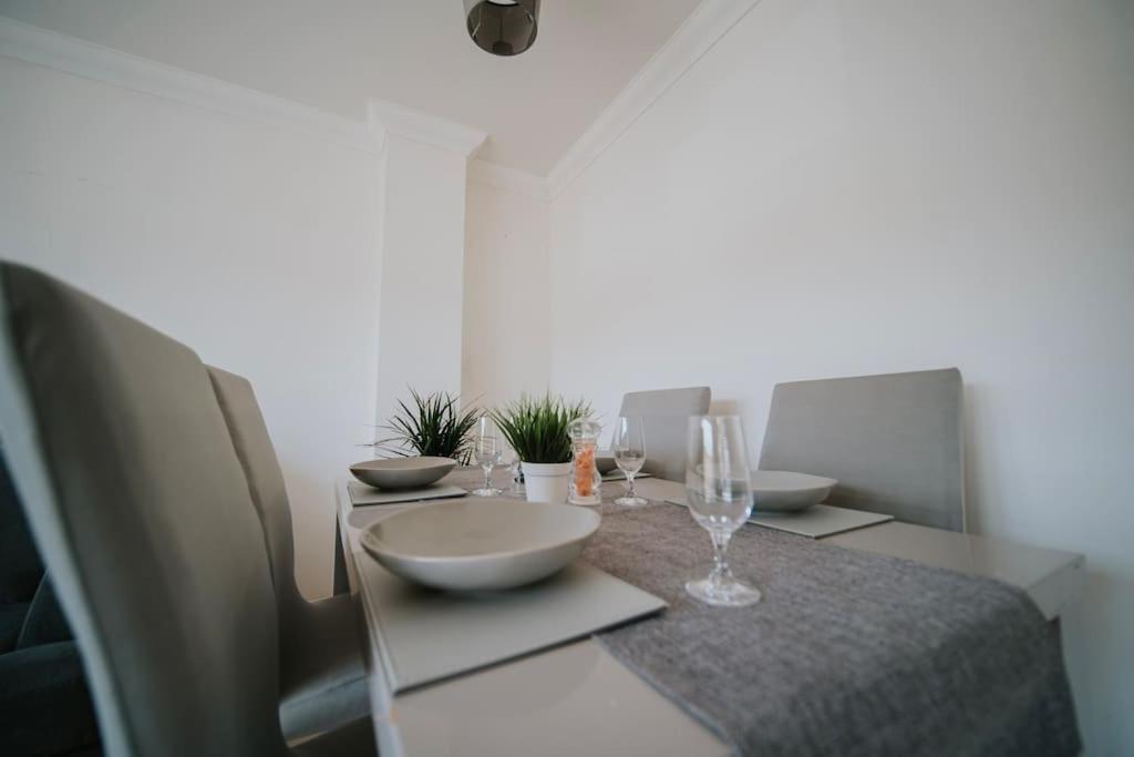 Linen Cottage- Parking, Leds, 4K Tvs, 5G Wifi And More! บาธ ภายนอก รูปภาพ